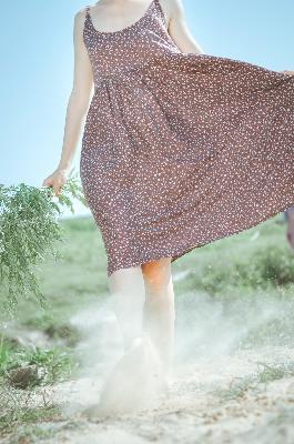 外回り中に突然の大雨一雨宿,国外真人CSGO视频