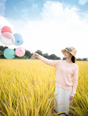 老中医吮她的花蒂和奶水视频播放,车上他吃我奶进我下面视频